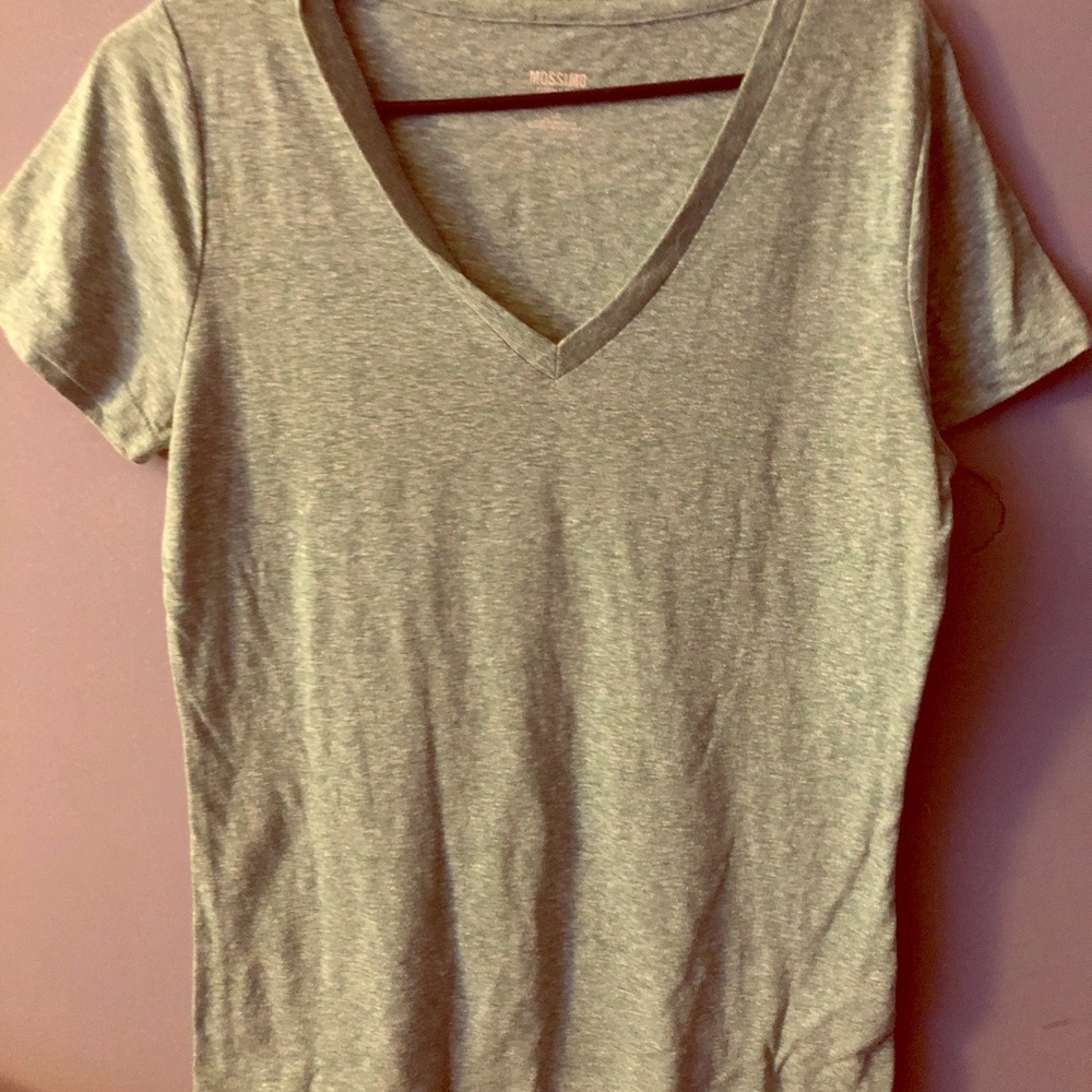 Green v-neck fitted tee